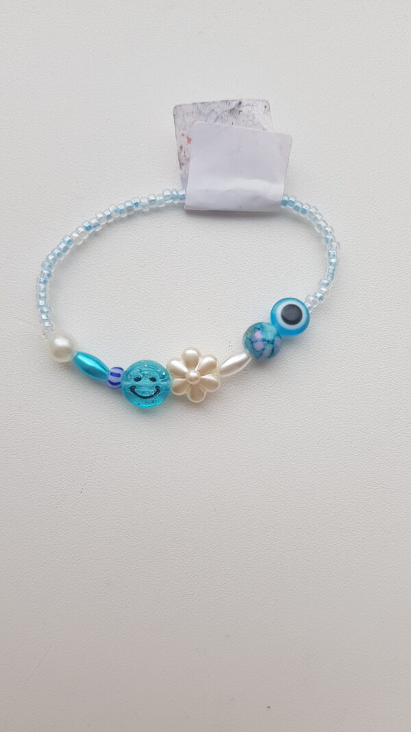 blauw armbandje.