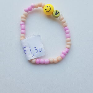 Armbandje met de letter V.