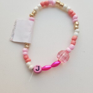 Armbandje met de letter J.