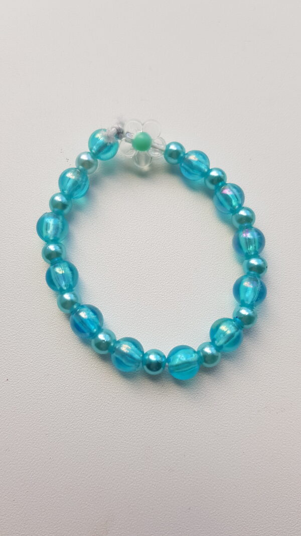 Blauw bloem armbandje.