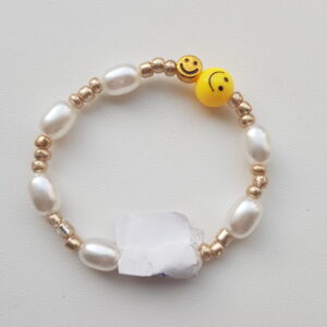 Gouden smiley armband.