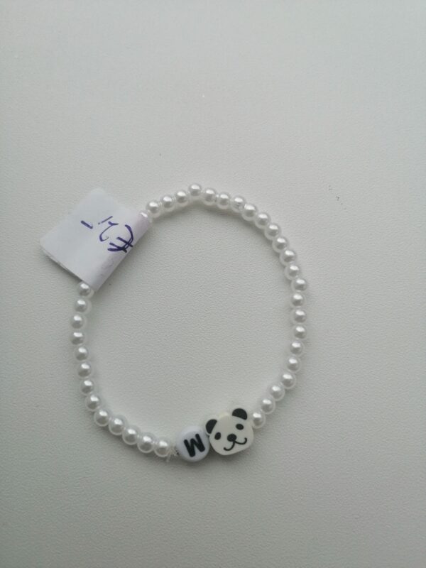 armbantje met de letter m