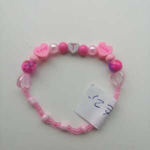 Armbantje met de letter t